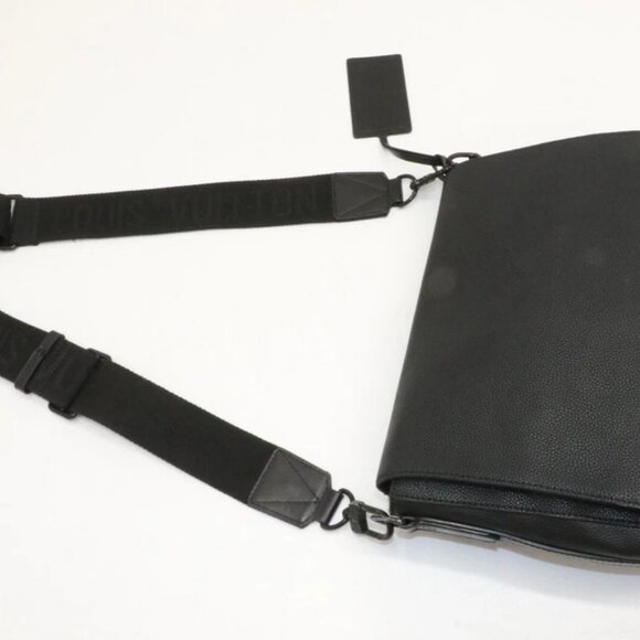 Louis Vuitton Aerogram Takeoff Messenger Bag Leather Black - Picture 4 of 14